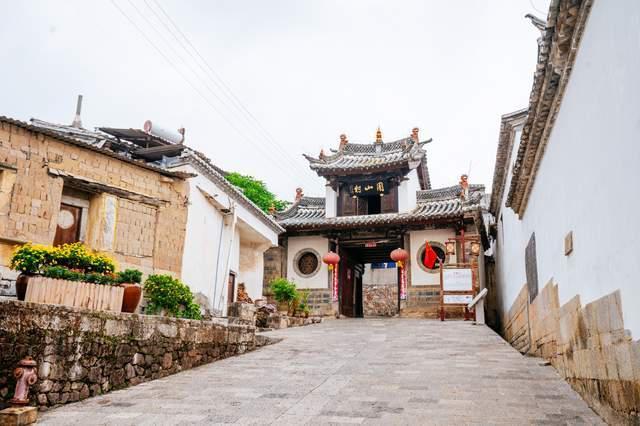 A scenic view of Honghe Tuanshan Minju Jianzhuqun