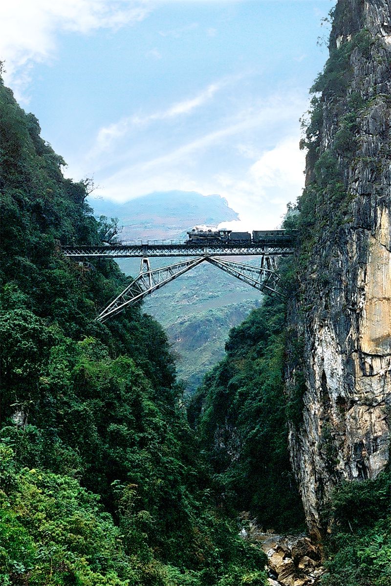 A scenic view of Honghe Wujiazhai Tieluqiao