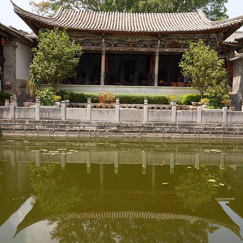 A scenic view of Honghe Zhilinsi Dadian
