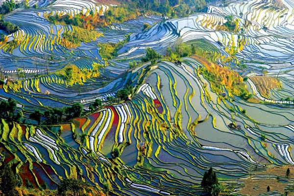 A scenic view of Honghe Zhilinsi Dadian