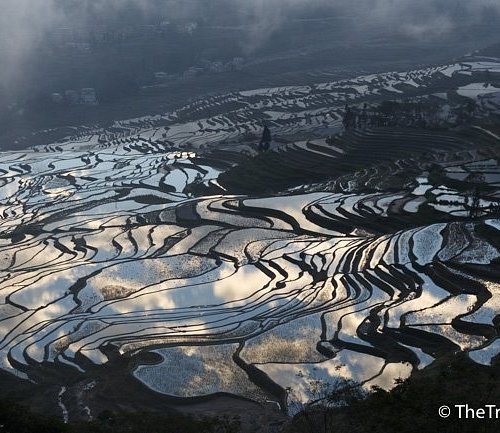 A scenic view of Honghe Zhilinsi Dadian