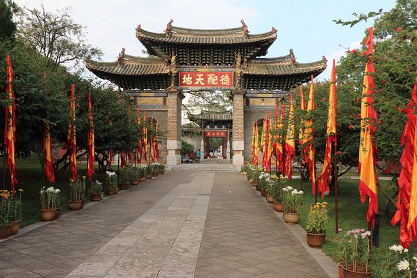 A scenic view of Honghe Zhoujia Zhaiyuan