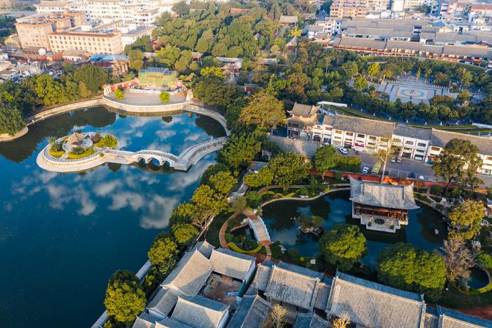 A scenic view of Honghe Zhoujia Zhaiyuan