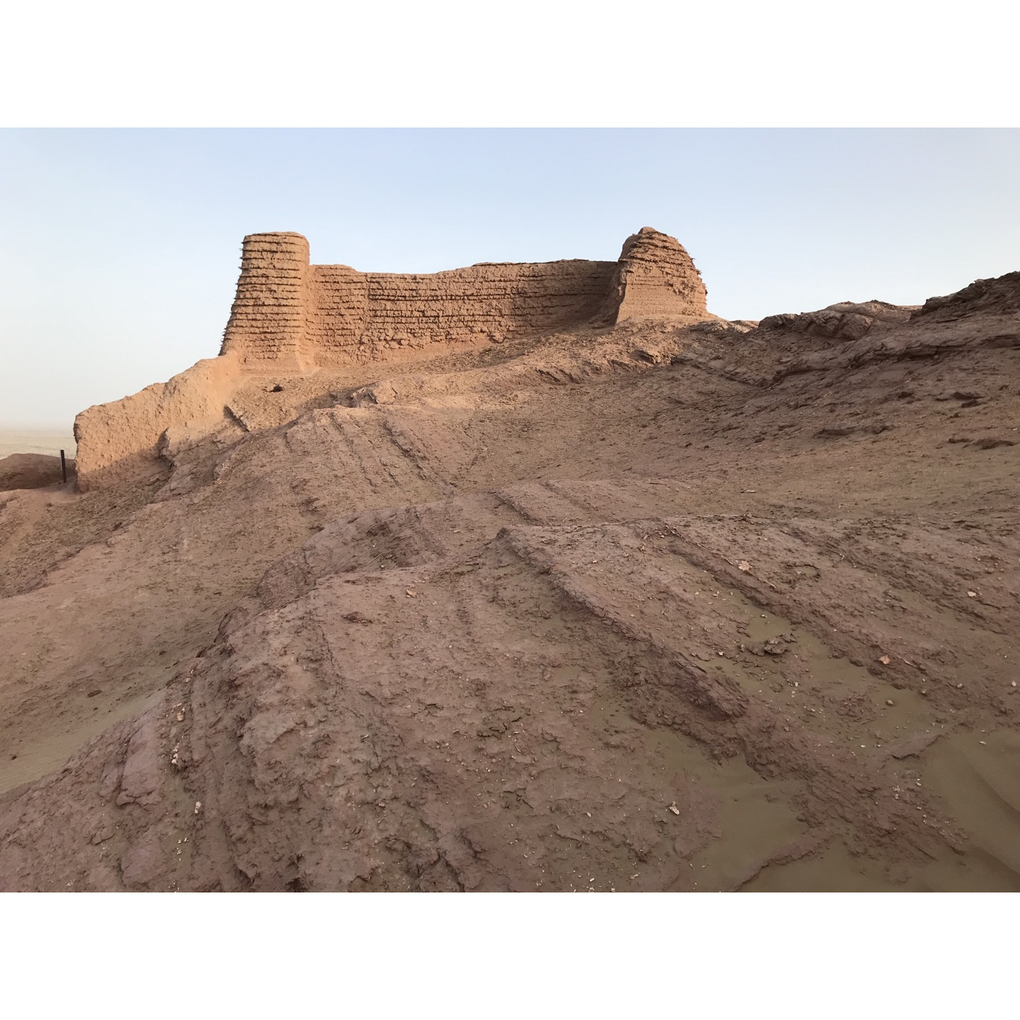 A scenic view of Hotan Mazhatage Shubao Zhi