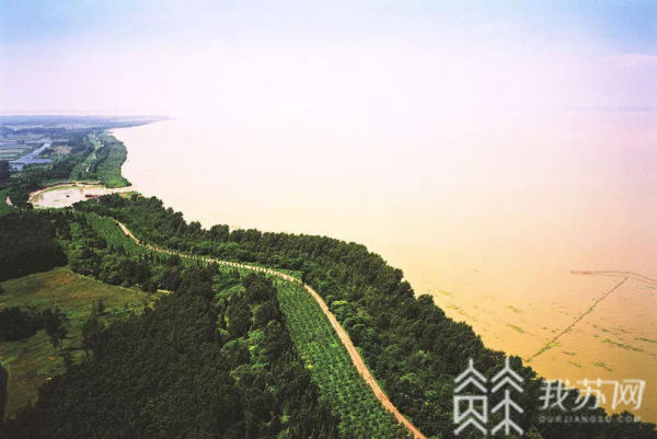 A scenic view of Huaian Hongzehu Dadi