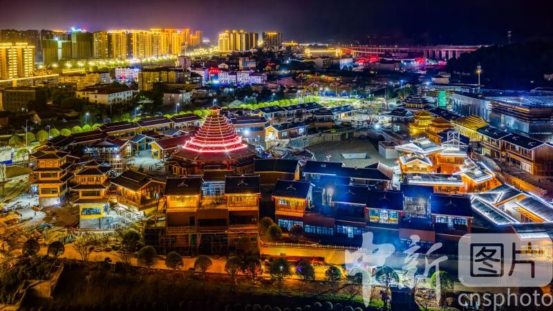 A scenic view of Huaihua Bingshuge Wenxingqiao