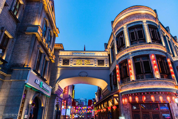 A scenic view of Huaihua Bingshuge Wenxingqiao