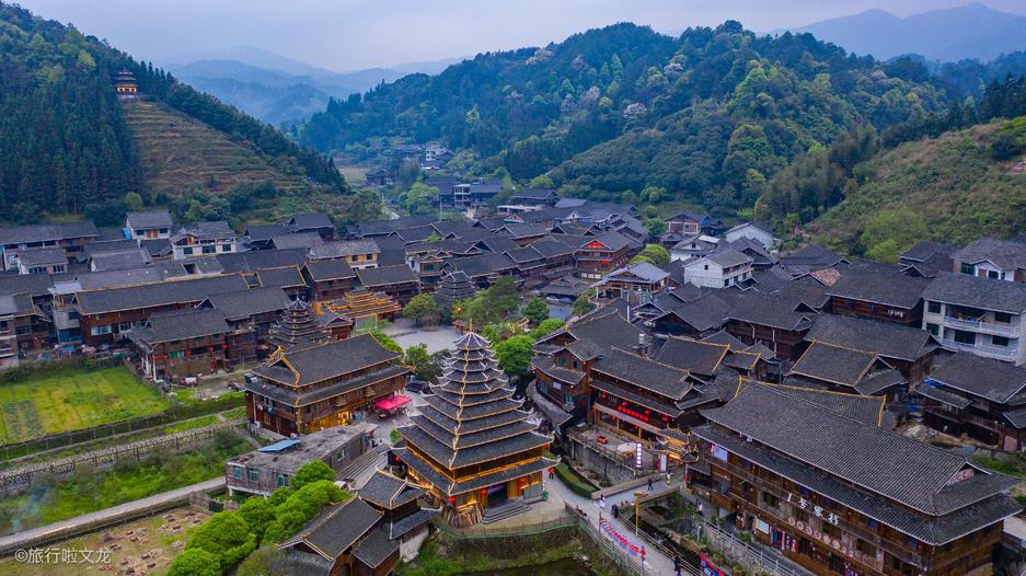 A scenic view of Huaihua Bingshuge Wenxingqiao