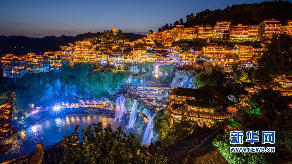A scenic view of Huaihua Furonglou
