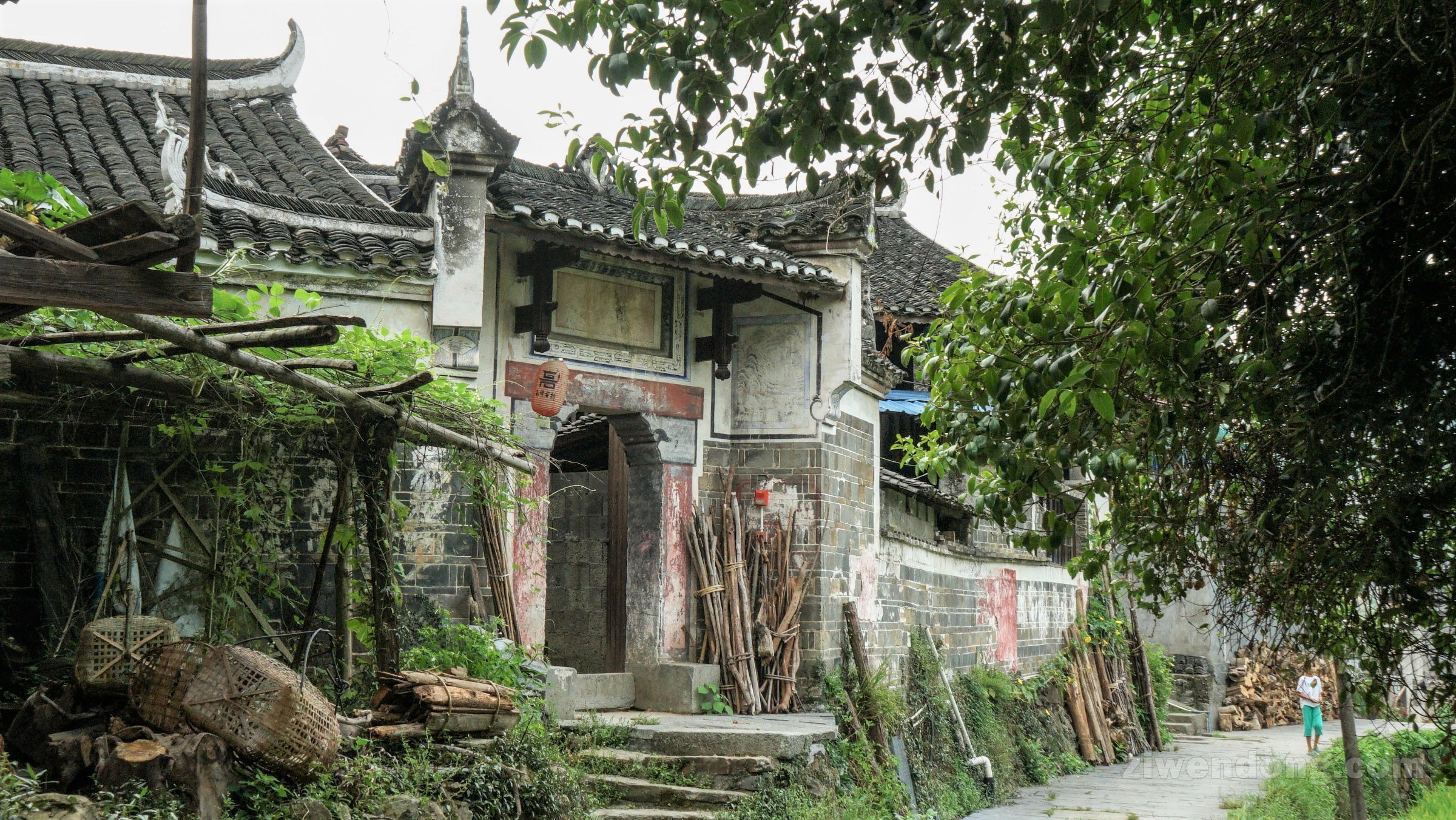 A scenic view of Huaihua Gaoyicun Gujianzhuqun