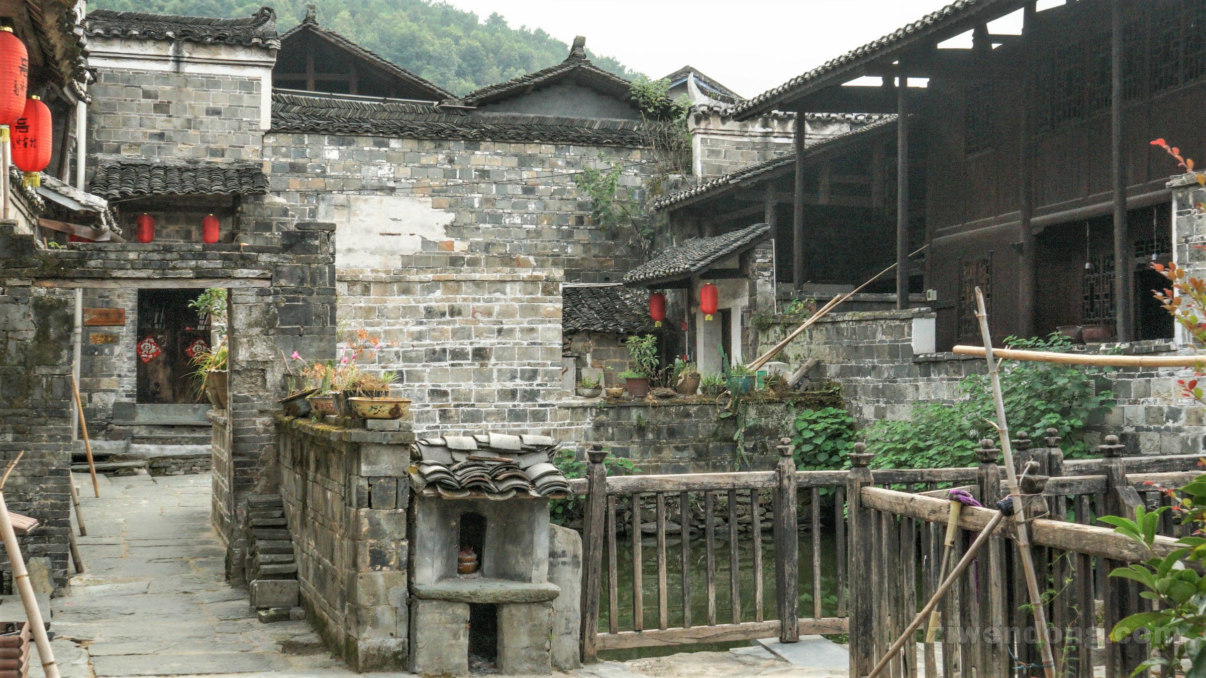 A scenic view of Huaihua Gaoyicun Gujianzhuqun