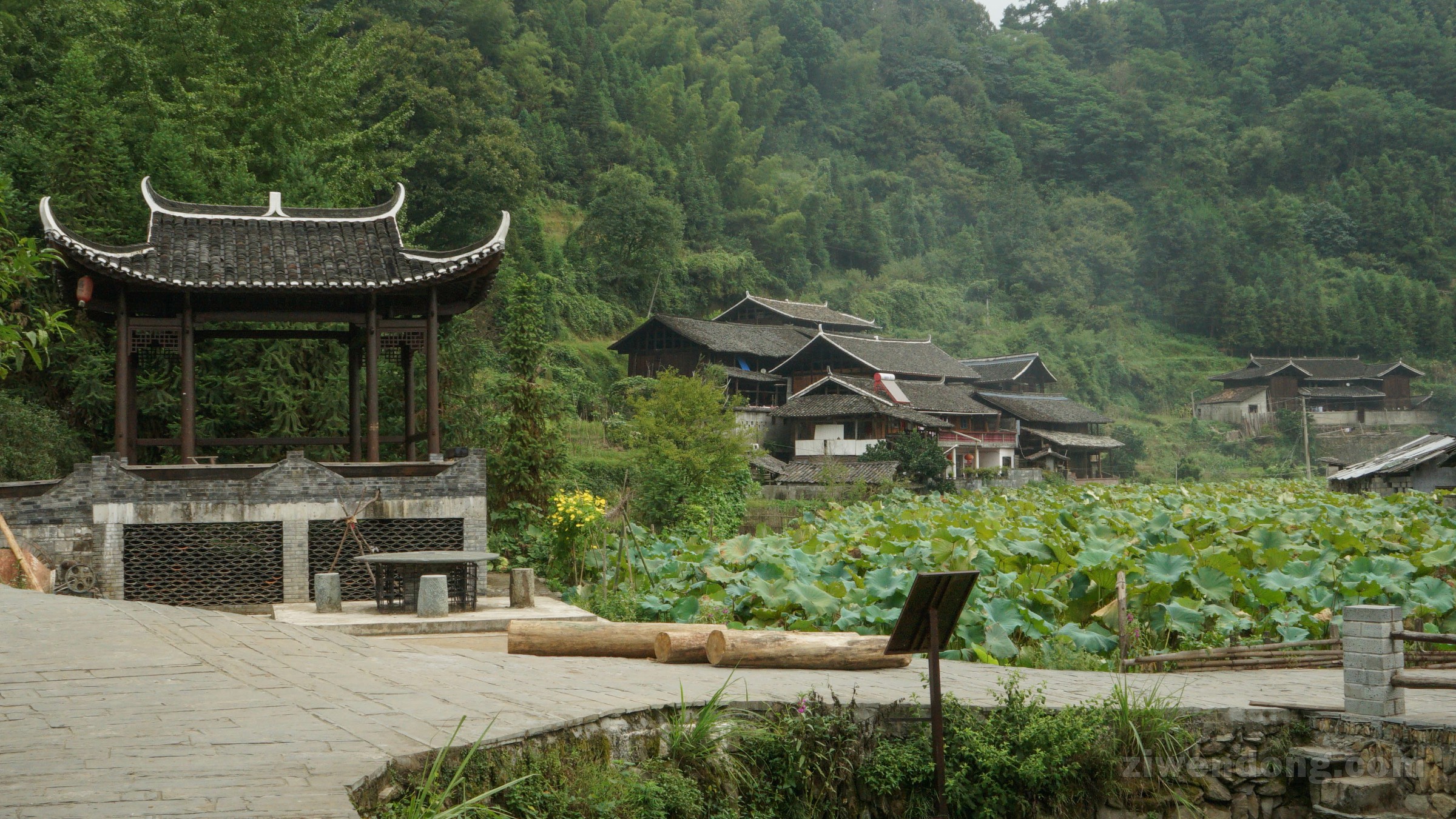 A scenic view of Huaihua Gaoyicun Gujianzhuqun