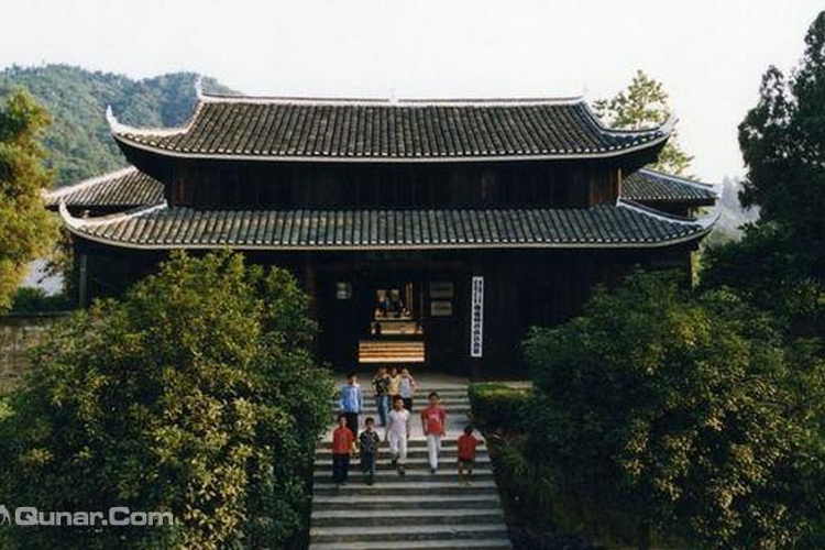 A scenic view of Huaihua Gongcheng Shuyuan