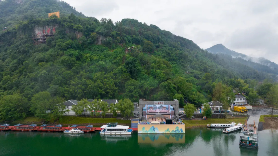 A scenic view of Huaihua Gongcheng Shuyuan