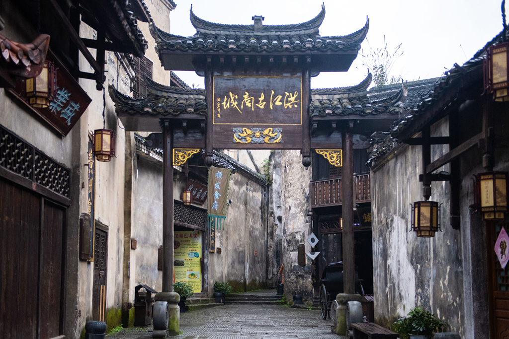 A scenic view of Huaihua Hongjiang Gujianzhuqun