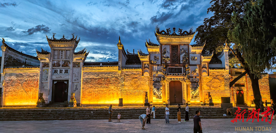 A scenic view of Huaihua Jingpingcun Gujianzhuqun