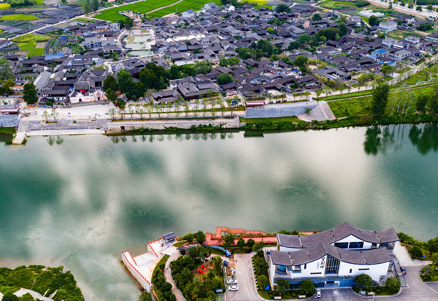 A scenic view of Huaihua Jingpingcun Gujianzhuqun