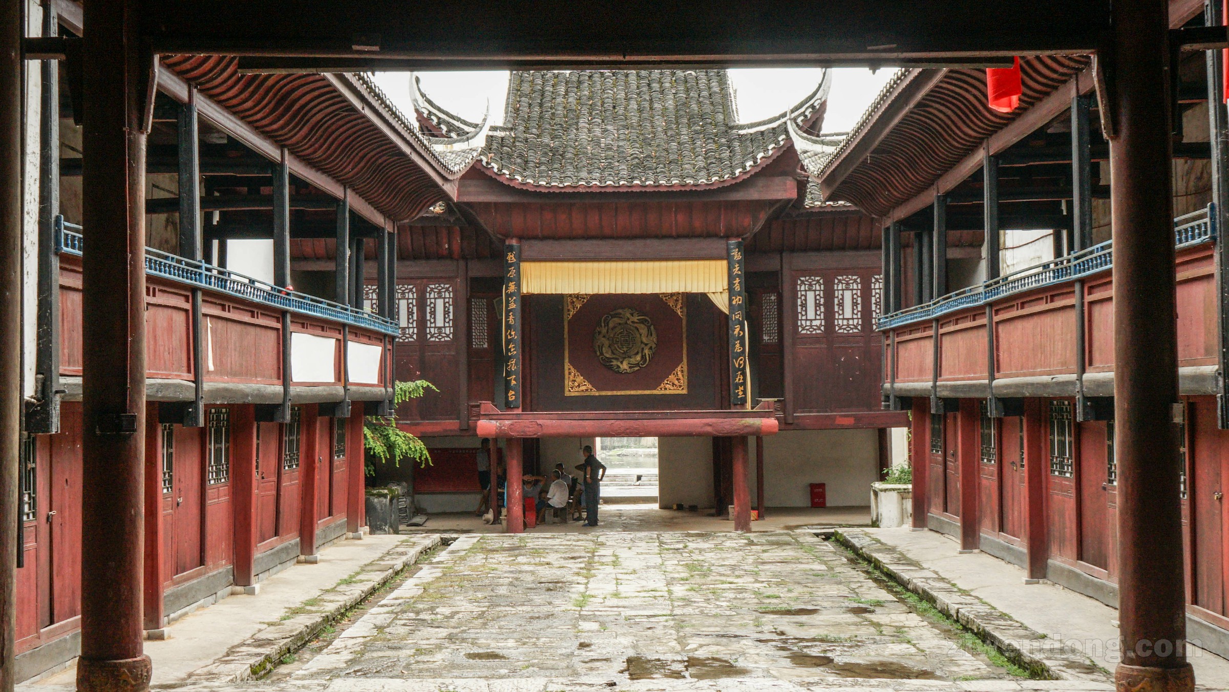 A scenic view of Huaihua Jingpingcun Gujianzhuqun