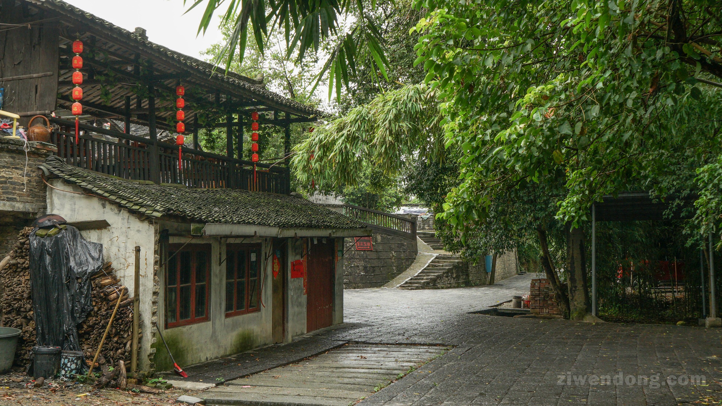 A scenic view of Huaihua Jingpingcun Gujianzhuqun