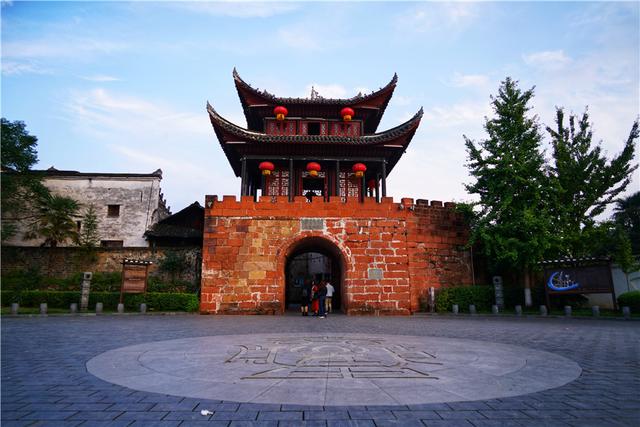 A scenic view of Huaihua Qiancheng Gujianzhuqun