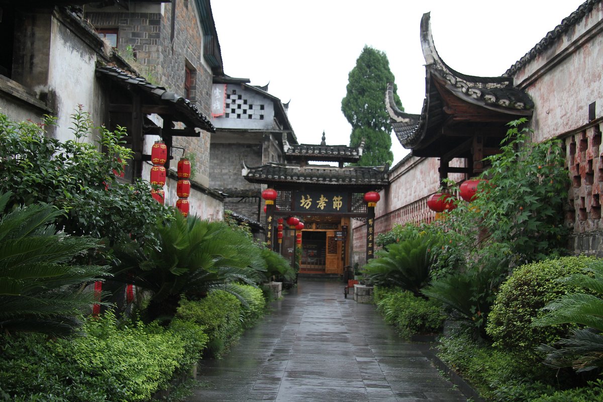 A scenic view of Huaihua Qiancheng Gujianzhuqun