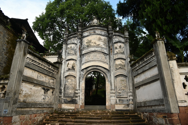 A scenic view of Huaihua Qiancheng Gujianzhuqun