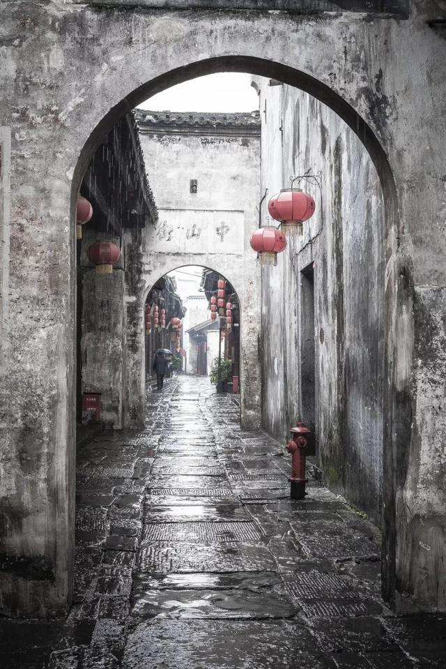 A scenic view of Huaihua Qiancheng Gujianzhuqun