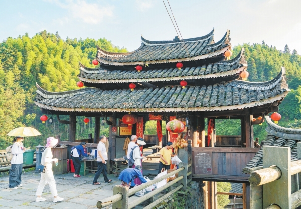 A scenic view of Huaihua Yutou Dongzhai Gujianzhuqun