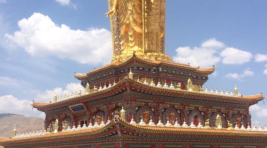 A scenic view of Huangnan Longwusi