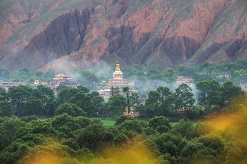 A scenic view of Huangnan Longwusi