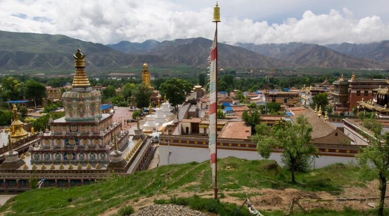 Unveiling Huangnan Longwusi: Your Ultimate Guide to Qinghai’s Tibetan Culture