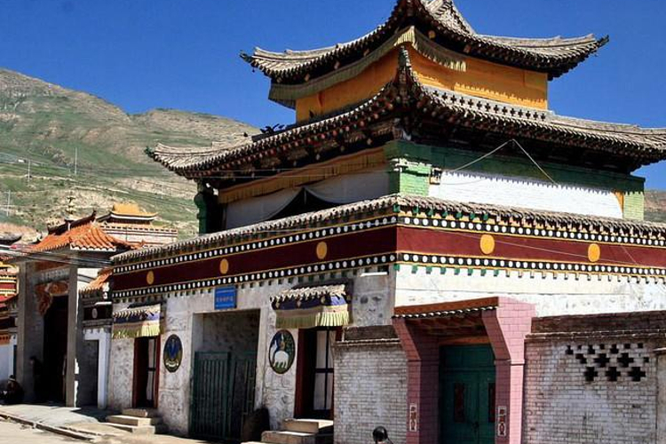 A scenic view of Huangnan Longwusi