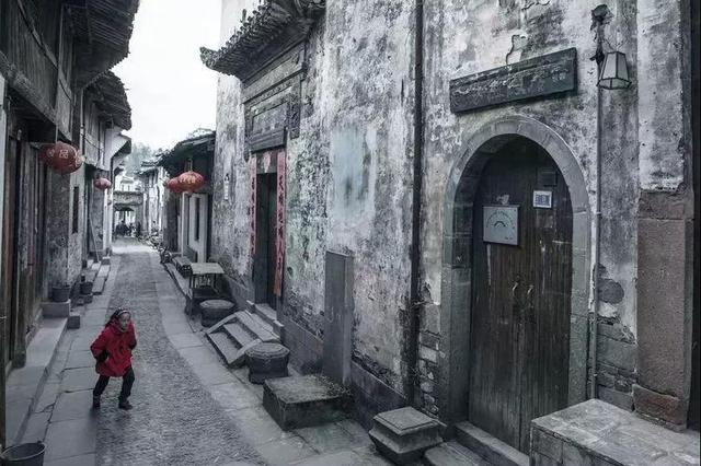 A scenic view of Huangshan Baweizu Zhai
