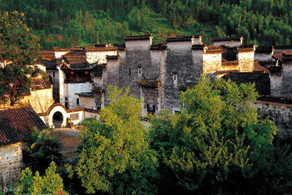 A scenic view of Huangshan Baweizu Zhai