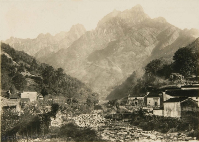 A scenic view of Huangshan Baweizu Zhai