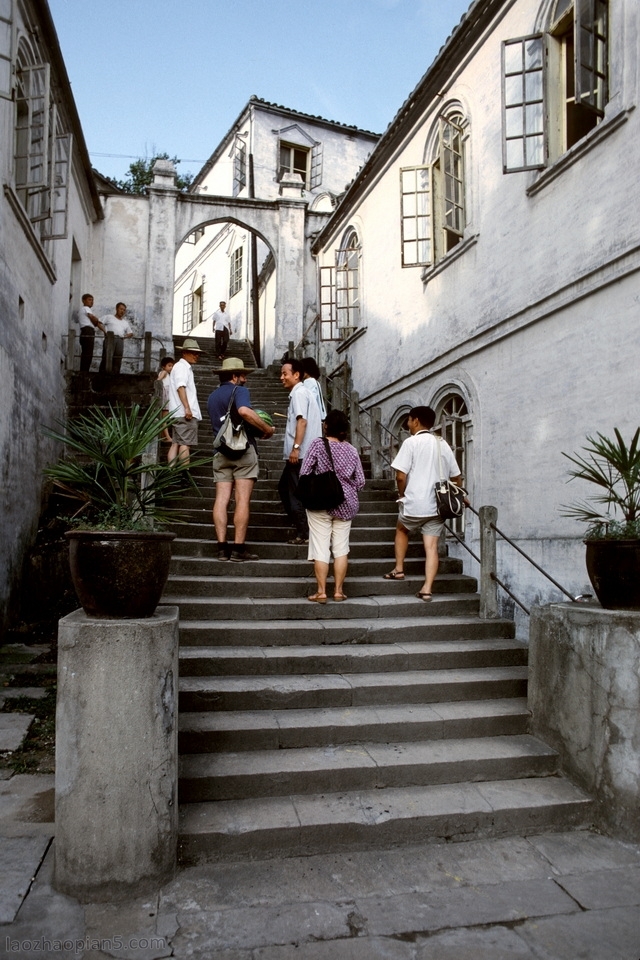 A scenic view of Huangshan Baweizu Zhai