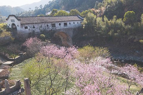 A scenic view of Huangshan Beian Langqiao
