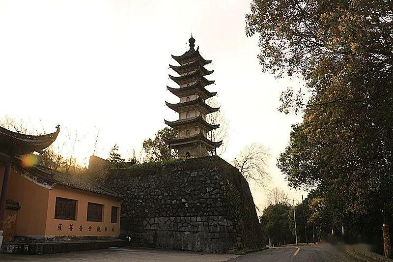 A scenic view of Huangshan Changqingsi Ta