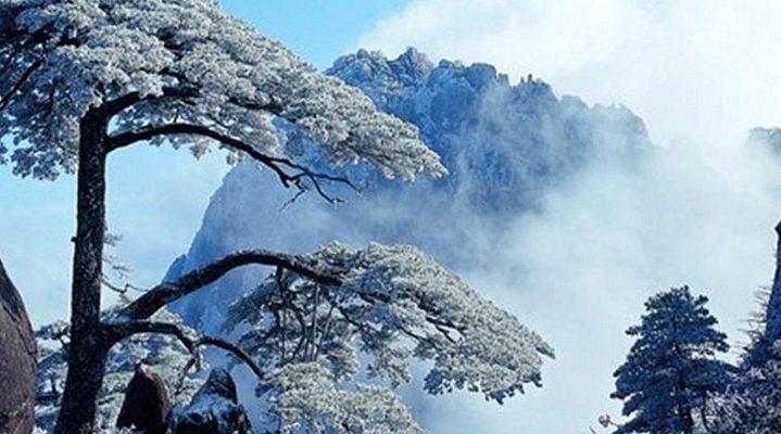 A scenic view of Huangshan Changqingsi Ta