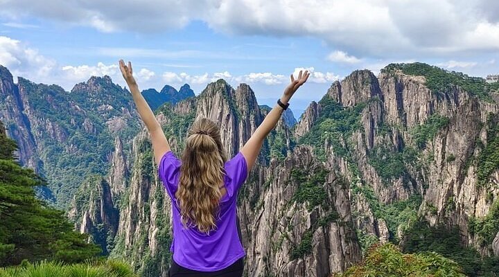 A scenic view of Huangshan Changqingsi Ta
