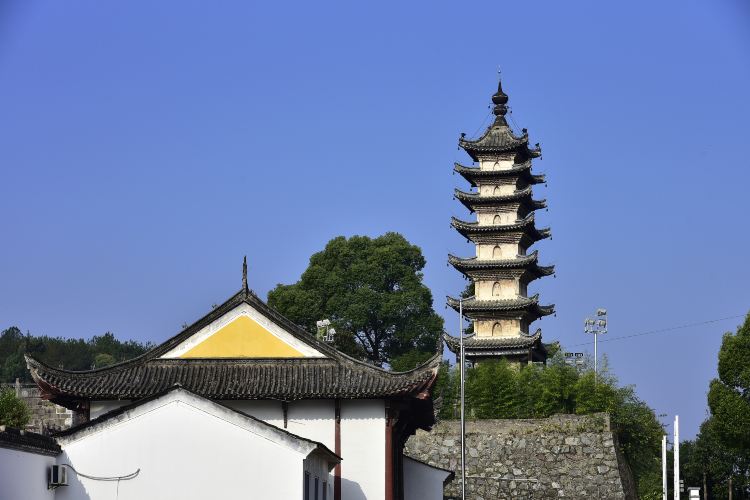 A scenic view of Huangshan Changqingsi Ta