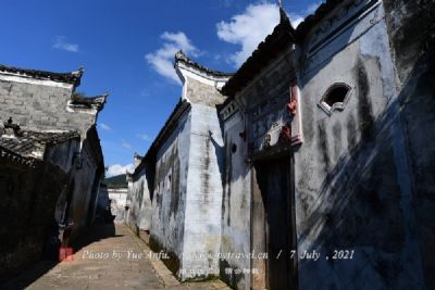 A scenic view of Huangshan Changxi Taihuci