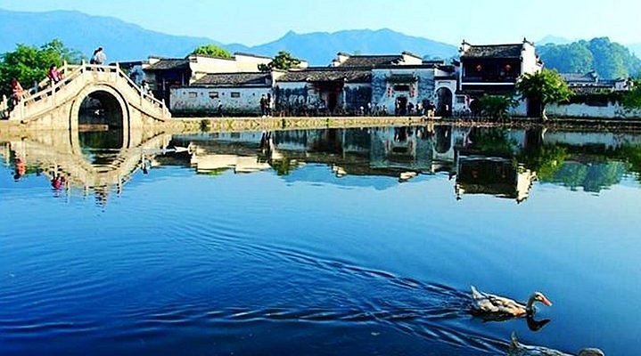 A scenic view of Huangshan Chengkan Cun Gu Jianzhuqun