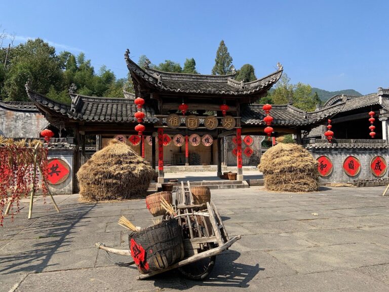 Cultural Treasures Await: Visiting Huangshan Chengkan Cun Gu Jianzhuqun in Anhui Province