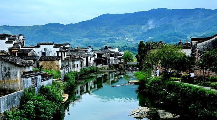 A scenic view of Huangshan Chengkan Cun Gu Jianzhuqun