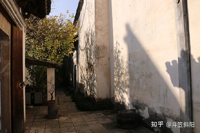 A scenic view of Huangshan Chengshi Sanzhai