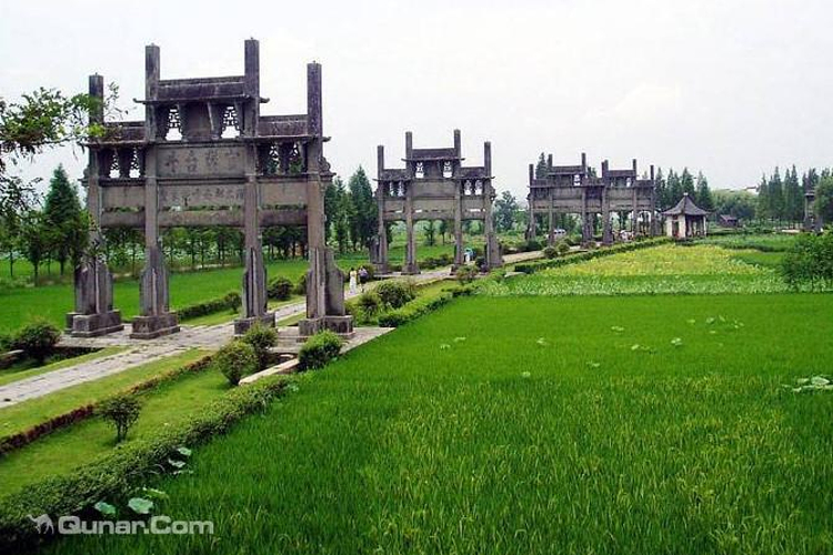 A scenic view of Huangshan Choushu Paifangqun