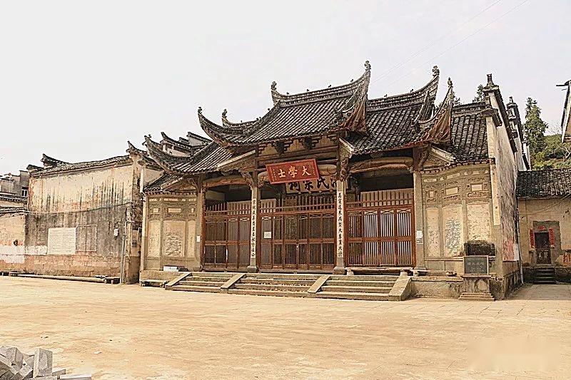 A scenic view of Huangshan Dafu Panshi Zongci