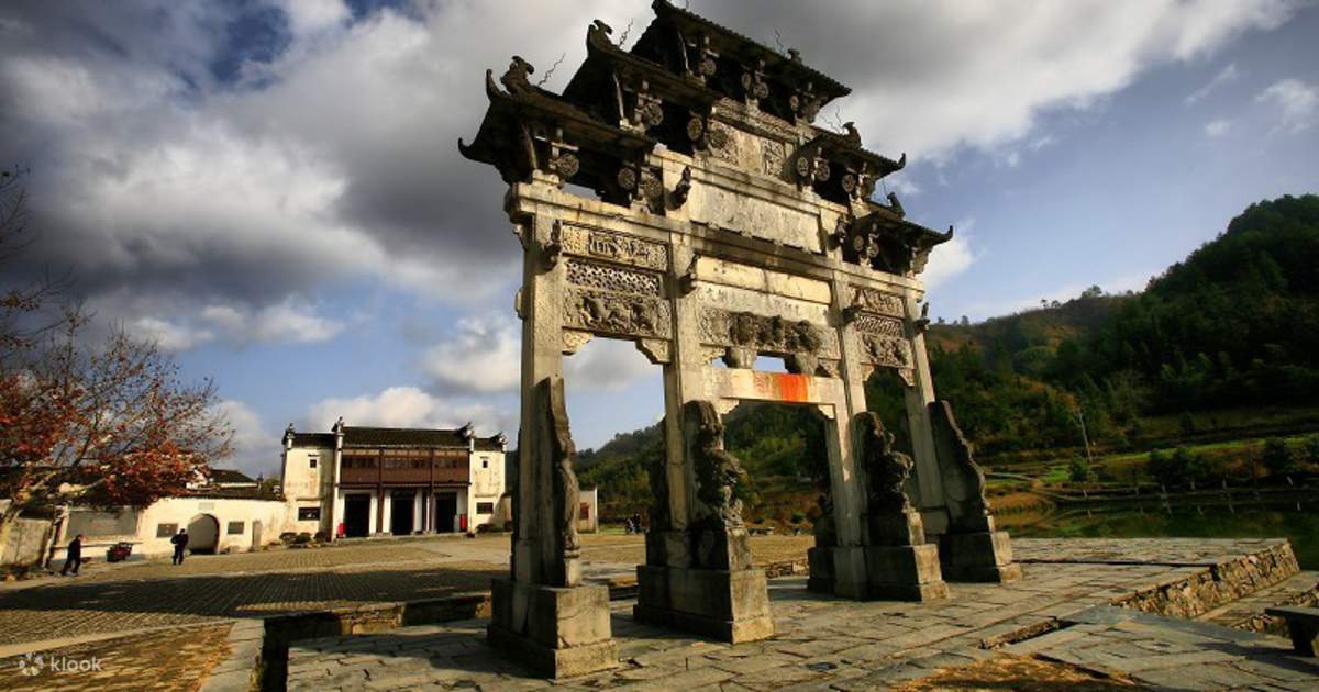 A scenic view of Huangshan Dengshan Gudao Ji Gu Jianzhu