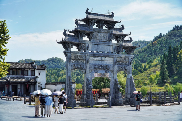 A scenic view of Huangshan Dengshan Gudao Ji Gu Jianzhu